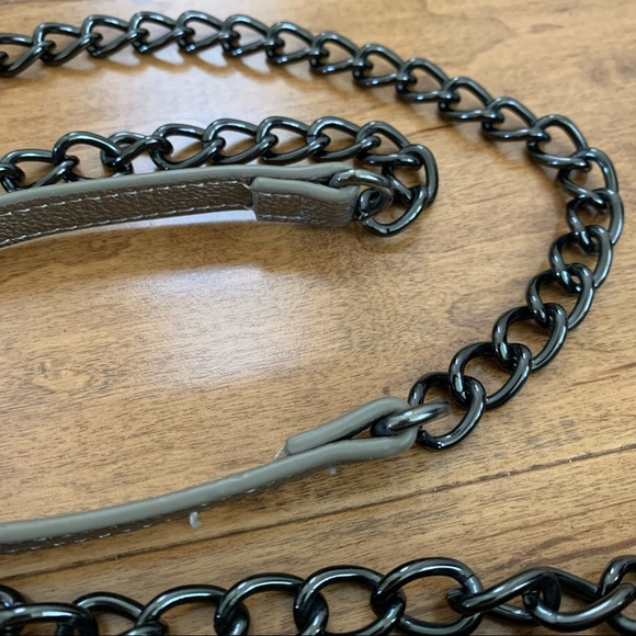 Steve Madden Metallic Silver Clutch with Metal Crossbody Strap (EUC) - Picture 5 of 9